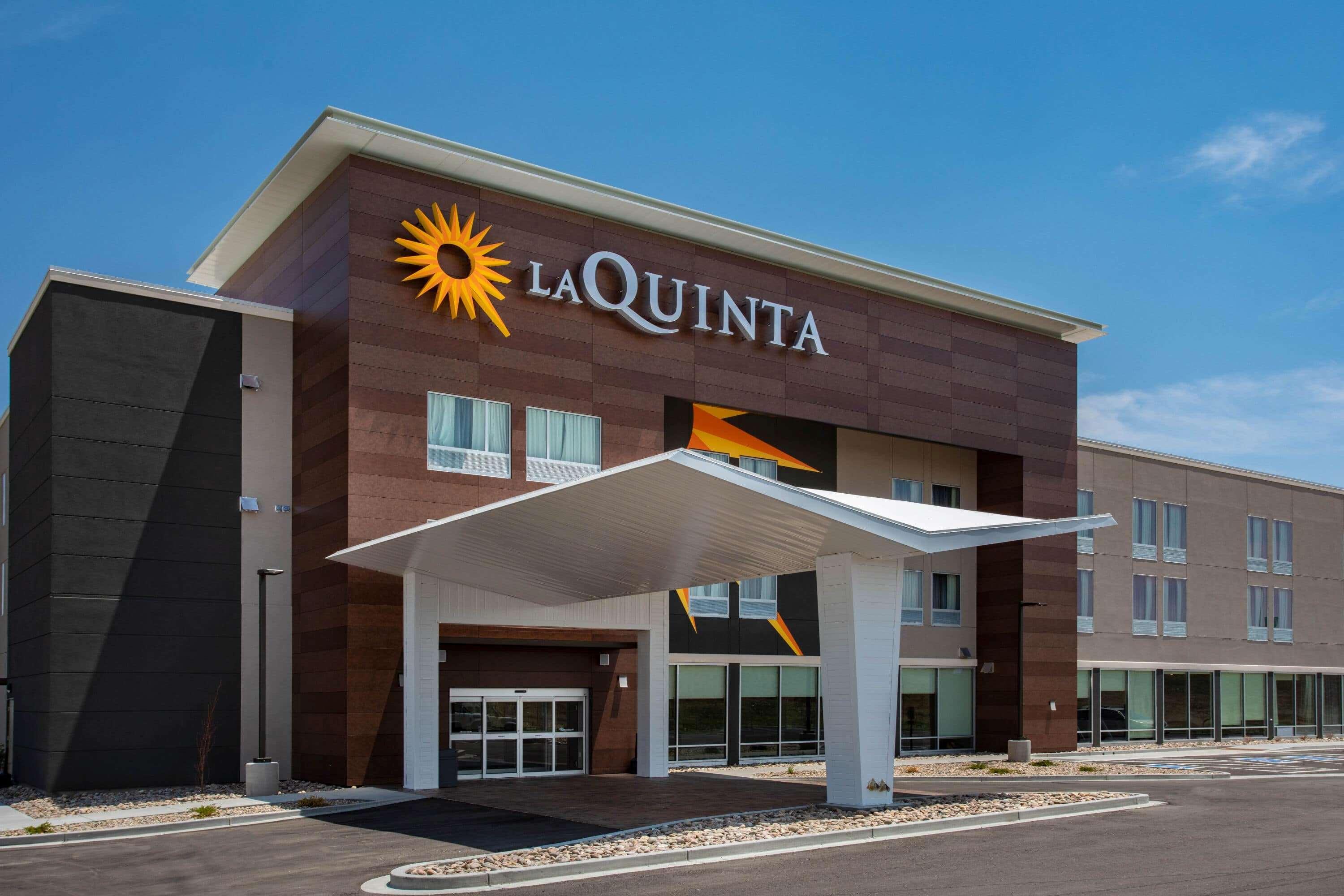 La Quinta Inn & Suites Limon By Wyndham Exterior foto