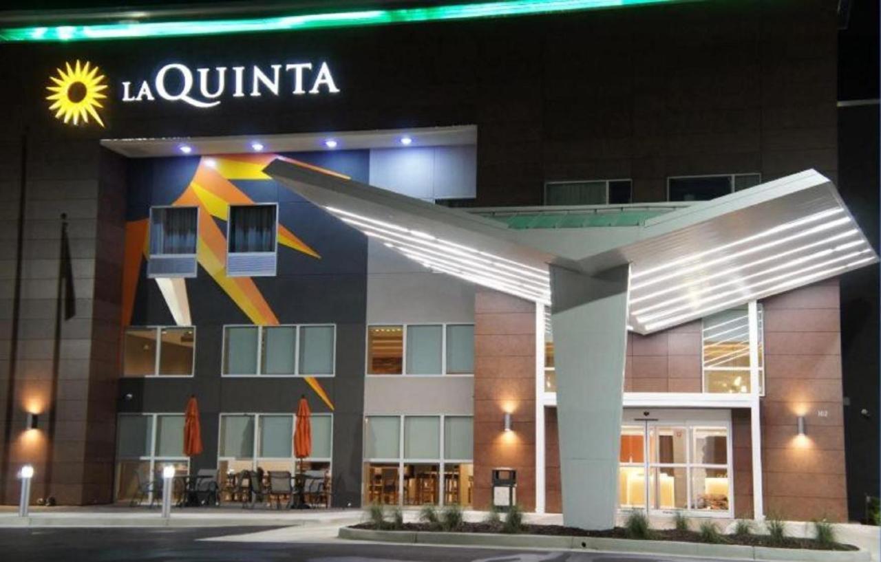 La Quinta Inn & Suites Limon By Wyndham Exterior foto